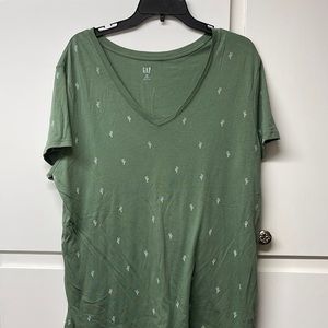 Super soft Gap v-neck tee!
